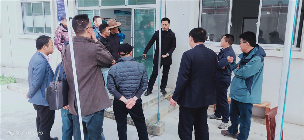 西南督查組在自治區(qū)、日喀則市、吉隆縣、吉隆鎮(zhèn)有關(guān)領(lǐng)導(dǎo)的陪同下對吉隆鎮(zhèn)污水處理廠檢查工作